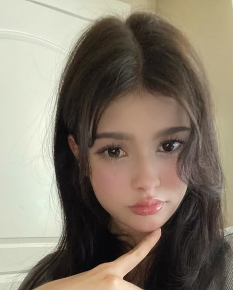 Doll Pretty Face Aesthetic, Doll Face Aesthetic, Bambi Beauty Face, Bambi Beauty Aesthetic, Bambi Eyes Makeup, Soft Cute Makeup, Soft Feminine Makeup, Angelic Makeup Look, Baby Face Makeup