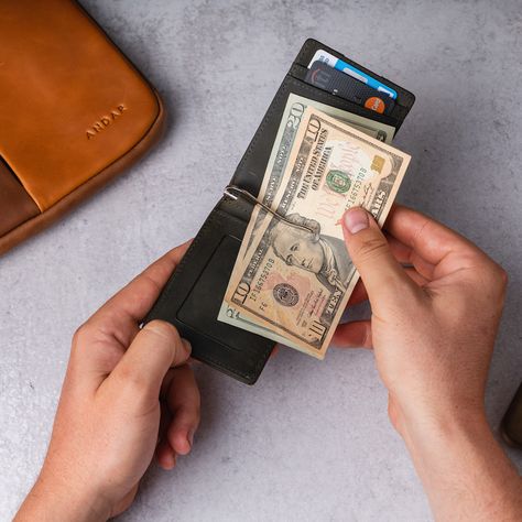 6 of the Best Minimalist Wallets for Men | The Coolector Minimalist Wallets For Men, Diy Leather Working, Wood Wallet, Wallet Ideas, Edc Essentials, Wallets For Men, Workout Crop Top, Clip Wallet, Minimalist Wallet