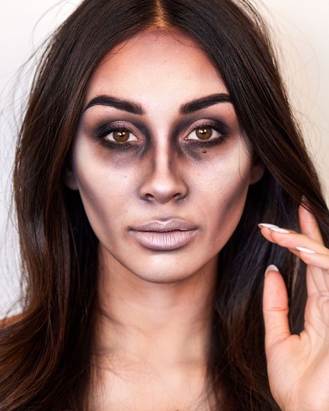 Seint Haunted Bride Makeup, Nurse Zombie Makeup, Zombie Thriller Costume Ideas, Thriller Zombie Makeup, Zombie Make Up Halloween, Zombie Face Makeup For Kids, Glam Zombie Makeup, Zombie Makeup Ideas Easy, Ghoulish Makeup