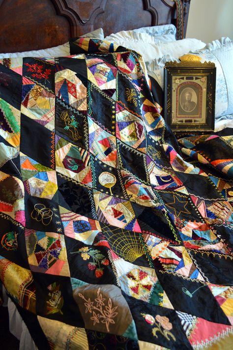 Victorian Quilts, Crazy Quilts Patterns, Crazy Quilt Stitches, Crazy Quilt Blocks, Crazy Patchwork, Amish Quilts, Crazy Quilting, Velvet Quilt, Quilt Stores