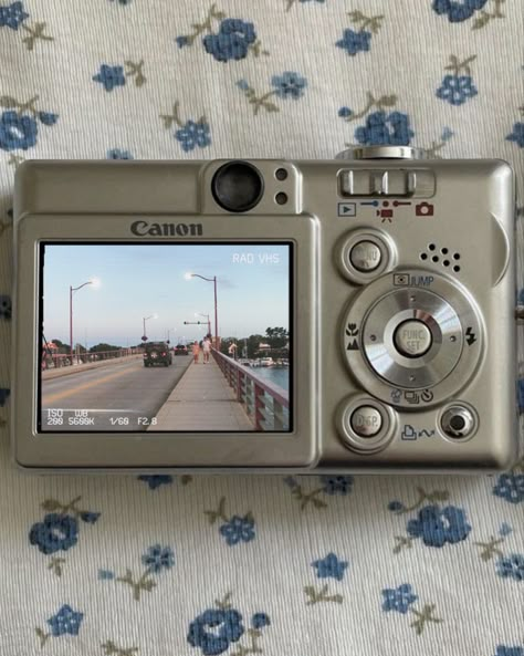 Camera Aesthetic, Cute Camera, Camera Photos, Camera Digital, Vintage Cameras, Vintage Camera, Arctic Monkeys, Film Camera, Summer Aesthetic