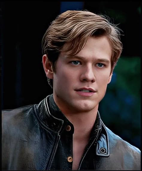 Angus Macgyver 2016, Lyle Monsters, Angus Macgyver, Macgyver 2016, Lucas Till Macgyver, Lucas Till, Hot Actors, Future Boyfriend, I'm A Simp