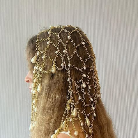 DI PETSA 🌊 on Instagram: "Venus Prayer headpiece ✨  Fittings at @the_botree 🌊" Diy Wedding Accessories, Chainmaille Headpiece, Beaded Head Piece, Medieval Fairy Costume, Chainmail Headpiece, Headdress Ideas, Medieval Girl, Beaded Headpiece, Chain Headpiece