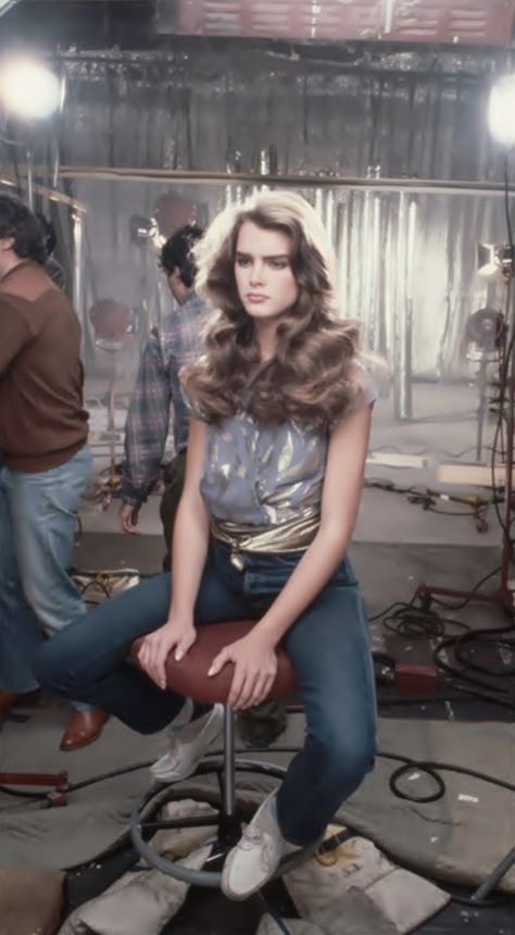 Brooke Shields on the set of her first Wella Balsam commercial, 1980. Photo by Lynn Goldsmith. This is the hair we all want! Brooke Shields Fashion, Brooke Shields Hair Color, Brooke Shields Hair, 1990s Hair, Brooke Shields Young, Lynn Goldsmith, Brooke Shields, Beauty Icons, Beauty Hair