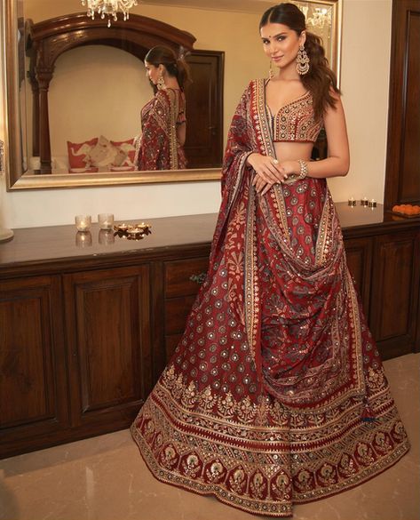 Manish Malhotra Lehenga, Indian Wardrobe, Tara Sutaria, Simple Lehenga, Bridal Dupatta, Indian Outfits Lehenga, India Style, Indian Bride Outfits, Bridal Lehenga Collection