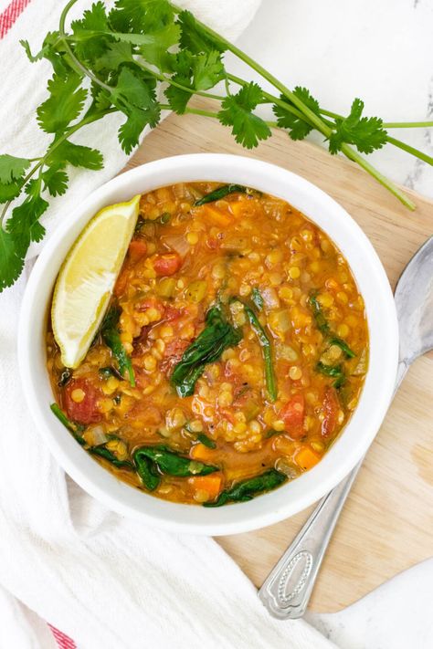 This low calorie lentil soup is chock full of vegetables, leafy greens, protein rich lentils, and tons of spices. It's a warm, comforting, heart healthy bowl of goodness. Low Calorie Vegan, Low Calorie Soup, Vegan Lentil Soup, Easy Clean Eating Recipes, Soup Vegan, Healthy Bowls, Lentil Recipes, Vegan Soup, Low Cal