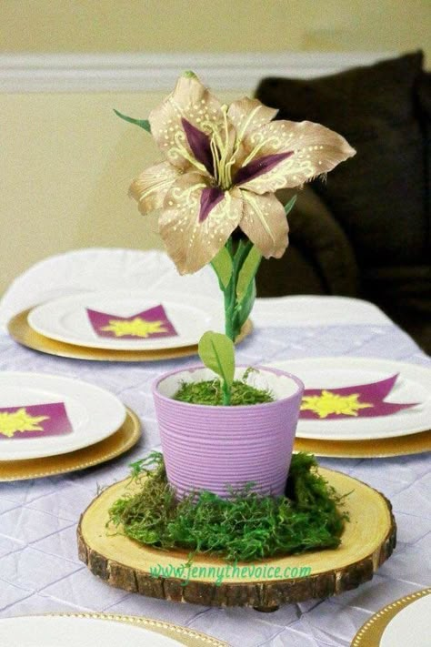 Rapunzel Centerpiece Ideas Diy, Rapunzel Centerpiece Ideas, Rapunzel Birthday Party Ideas, Rapunzel Flower, Rapunzel Birthday Cake, Tangled Wedding, Tangled Birthday Party, Rapunzel Birthday, Rapunzel Birthday Party