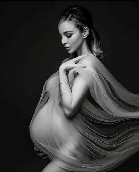 Studio Maternity Shoot, Maternity Studio Photoshoot, Studio Maternity Photos, Intimate Maternity, Maternity Photography Studio, Maternity Photography Outdoors, Couple Pregnancy Photoshoot, Maternity Photoshoot Outfits, Maternity Photography Couples