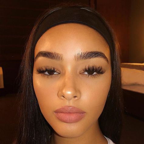 Eyebrows Goals, Full Eyebrows, Arched Eyebrows, Dewy Makeup, Natural Eyebrows, Cute Makeup Looks, Perfect Eyebrows, Makeup Goals, Natural Makeup Looks