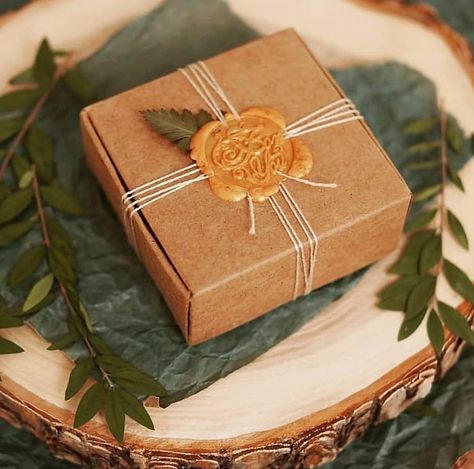 Wax Seal Box Packaging, Wax Stamp Gift Wrap, Wax Seal Stamp Packaging Ideas, Packaging With Wax Seal, Wax Seals Packaging, Wax Seal Wrapping Gifts, Handmade Boxes Gift Packaging Ideas, Gift Wrap With Wax Seal, Gift Wrapping With Wax Seal