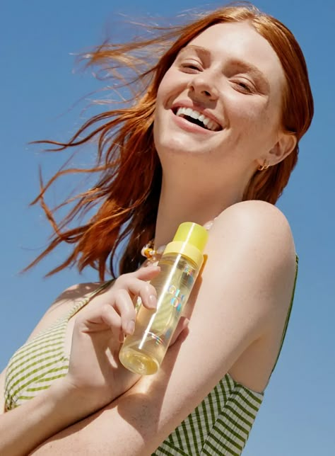 Nourishing body oil with broad spectrum sunscreen protection. Hydrates, leaves skin glowing, and reef-safe! 🌊🐠 #Supergoop #GlowOilSPF50 #ReefSafeSunscreen #NourishingBodyOil #SunProtection #HydratingFormula #GlowingSkin 🌞🌸🏄‍♀️ Ugc Perfume, Nivea Sunscreen, Cucumber Scent, Curl Keeper, Herbal Shampoo, Sunscreen Oil, Glow Oil, Grape Seed Extract, Skin Glowing