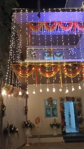 Diwali Decorated House, Wedding House Lighting Indian, Shadi Wala Ghar Decor, Shadi Ka Ghar Decoration, Diwali Lights Decoration House Outside, Diwali House Lighting Outdoor, Diwali Lights Decoration House, House Lighting Outdoor, Indian Wedding Decorations Receptions