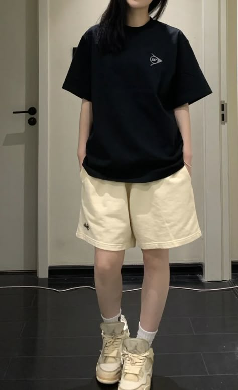 Boyish Outfit For Women, Summer Style Tomboy, Aesthetic Boyish Outfit, Oversized T Shirt And Shorts Outfit, Korean Outfits Oversize, Boyish Outfits Summer, Acubi Casual Outfits, Boyish Outfits Aesthetic, Summer Boyish Outfits