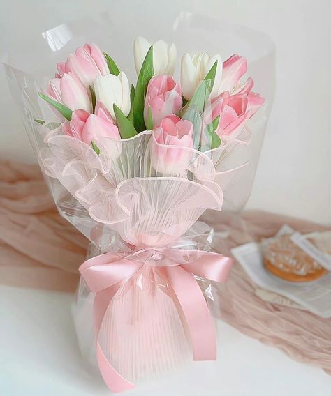 Bucket Tulip, Pink Tulip Bouquet, Pink Tulips Bouquet, Unique Bridal Bouquets, Diy Bouquet Wrap, Luxury Flower Bouquets, Flower Bouquet Diy, Boquette Flowers, Tulip Bouquet