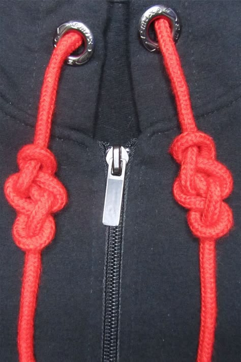 How to Tie Hoodie Strings for beginners. Quick and easy decorative hoodie knots - step-by-step video tutorial. Drawstring Tying Hacks, Hoodie Rope Knot, Knot Tying For Hoodies, How To Tie Drawstrings, How To Tie A Drawstring, How To Tie Different Knots, Hoodie Drawstring Knot Diy, Drawstring Hoodie Knots, Decorative Rope Knots