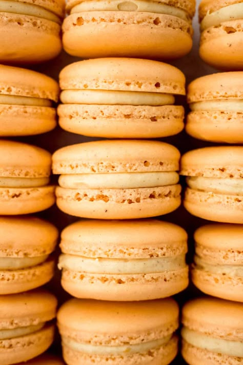 Pumpkin Macaroons, Pumpkin Macarons, Thanksgiving Macaron Flavors, Pumpkin Macarons Recipe, Fall Macarons, Thanksgiving Macarons, Fall Macaron Flavors, Fall French Macarons, Pumpkin Spice Macarons Recipe