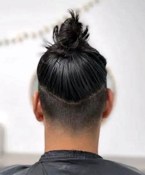 Glossy High Bun with Undercut. This trendy men’s hairstyle can be a cool choice for anyone wanting a fashionable aesthetic with modern edge. Man Bun Undercut Fade, Bun With Undercut, Mens Long Hair Undercut, Top Knot Hairstyle, Man Bun Top Knot, Man Bun Haircut, Top Knot Men, Man Bun Undercut, Knot Hairstyle