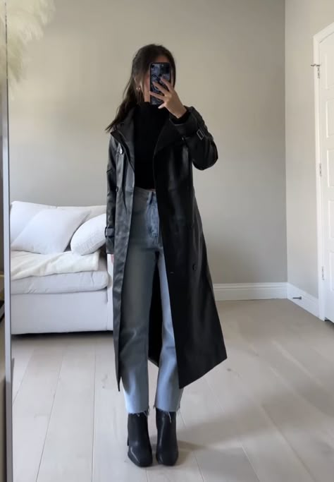 Linked my ig💞 Outfit With Trench Coat, Work Casual Outfit, Leather Coat Outfit, Coat Outfit, Neue Outfits, Leather Trench, Elegante Casual, Looks Street Style, Leather Trench Coat