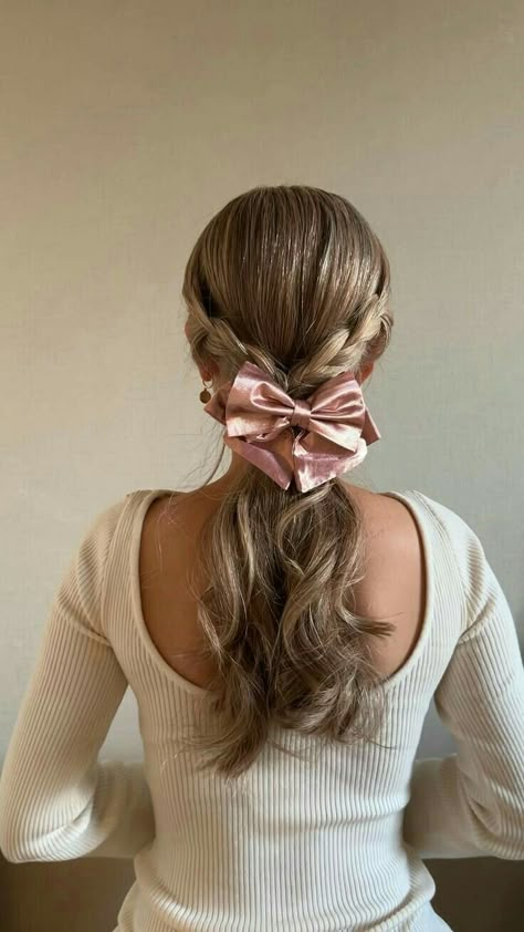 Preppy Hairstyles, Girly Hairstyles, Hairstyle Examples, Cheer Hair, Bow Hairstyle, Ribbon Hairstyle, Work Hairstyles, Hair Stylist Life, Easy Hairstyles For Long Hair