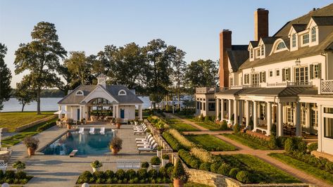 Coastal Mansion Exterior, Family Mansion Exterior, Gregorian House, Nantucket Mansion, Mansion On The Beach, Coastal Mansion, Old Money House, Beach House Tour, Pool Inspiration