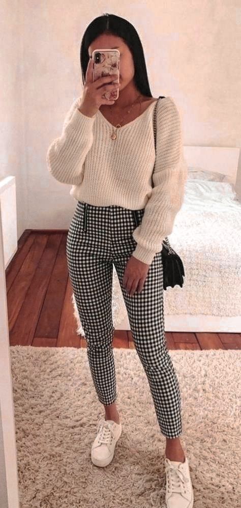 Black And White Checkered Pants Outfit, Plaid Leggings Outfit, Checkered Pants Outfit, Pullover Sweaters Outfits, Flannel Outfits Fall, Plaid Pants Outfit, Pants Outfit Work, White Pants Outfit, Plaid Leggings