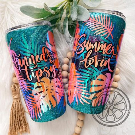 Cruise Epoxy Tumbler, Tropical Glitter Tumbler, Summer Vibes Tumbler, Mrs Tumbler Cups, Hawaii Tumbler Ideas, Koozie Tumbler Ideas, Summer Cup Ideas, Best Selling Tumbler Designs, Epoxy Koozie Ideas