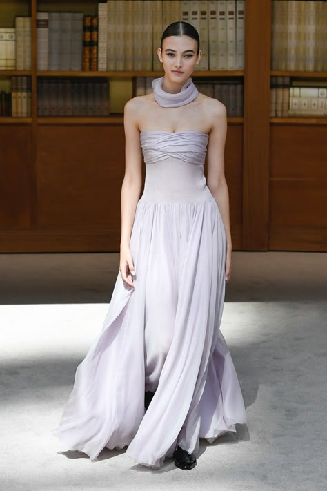 Chanel Haute Couture Dress, Maxi Dress Outfit Summer, Fashion Dresses Formal, Elegant Outfit Classy, Maxi Dress Outfit, Chanel Couture, Chanel Haute Couture, Korean Fashion Dress, 60 Fashion