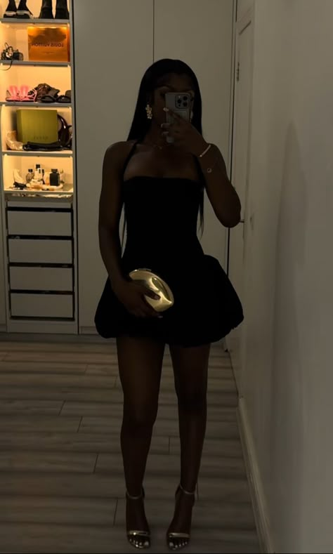 Black Dress Fancy Outfit, 19 Birthday Dress Ideas, 18th Birthday Fits Baddie, Dinner Fits Black Women, Little Black Dress Black Women, Black Woman Birthday Outfit, 17th Birthday Dress Ideas, Black Dresses Black Women, 25 Birthday Outfit Ideas For Women