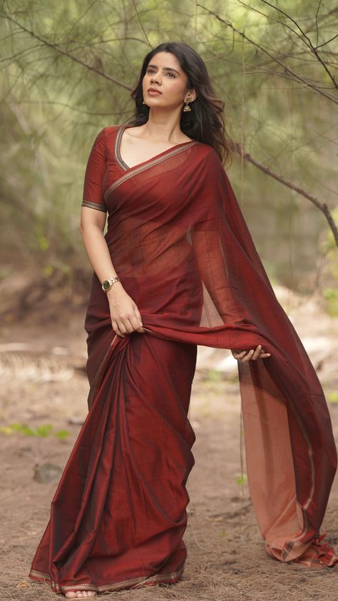 Exquisite Collection Of Cotton Saree For Office Wear Fancy Saree Photoshoot Poses, Cotton Saree Dress Design Ideas, Saree For Office Wear, Cotton Saree Designs Latest, Green Blouse Saree, Simple Plain Saree, Orange Saree Look, Plain Saree Blouse Designs, Professional Saree