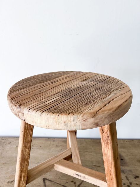 Wooden Stool Bedside Table, Three Legged Table, Aesthetic Home Kitchen, Small Round Side Table, Three Legged Stool, Home Ideas Kitchen, Diy Stool, Adirondack Furniture, Home Drawing