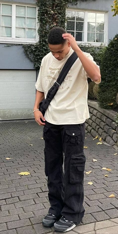 Black Cargo Men Outfit, Mens Outfits Cargo Pants, Black Cargo Pants Outfit Men Streetwear, Black Cargo Pants Outfit Street Style Men, Cargo Pants Outfit Men Streetwear, Black Cargo Pants Outfit Street Style, Singapore Fits, Black Cargo Pants Outfit Men, Men Cargo Pants Outfit