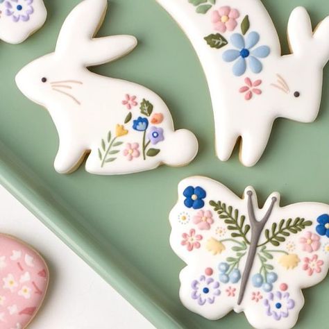 Easter Sugar Cookies With Royal Icing, Spring Sugar Cookies Decorated, Bunny Cookies Decorated, Bunny Sugar Cookies, Royal Icing Tutorial, Easter Decorated Cookies, Easter Sugar Cookies Decorated, Easter Egg Cookie, Cookies Spring