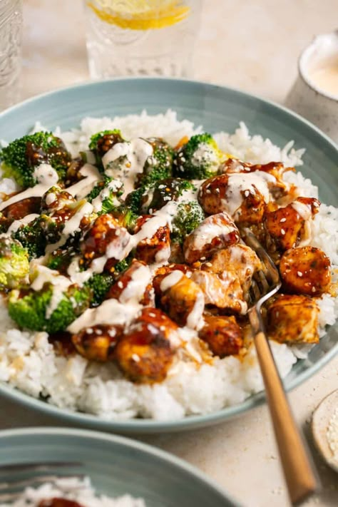 Fill up on satisfying protein and flavor with these Sticky Chicken Rice Bowls. Between the bowl base, the delicious sticky sauce, and the spicy mayo drizzle, you can expect this to become your new favorite meal. Easy On The Stomach Meals, Pork Rice Bowl Recipe, Homemade Soy Sauce, Chicken And Rice Recipes, Chicken Rice Bowl, Chicken Breast Crockpot, Sauteed Chicken Breast, Rice Bowl Recipe, Sticky Sauce