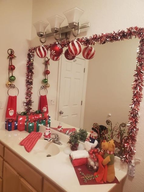 Christmas Tinsel Ideas, Bathroom Mirror Christmas Decor, Diy Christmas Bathroom Decor, Decorate Bathroom For Christmas, Christmas Doorway Decorations Indoor, Budget Friendly Christmas Decor, Christmas Small Living Room, Christmas Curtain Ideas, Townhouse Christmas Decor