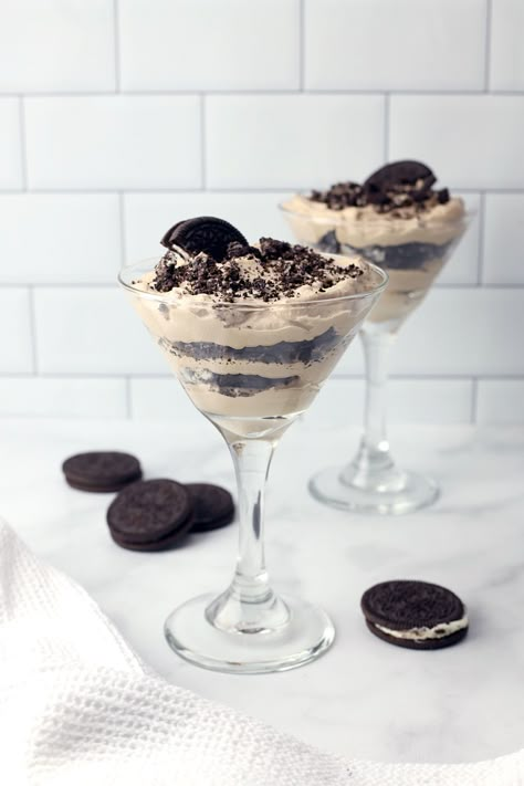 Individual Desserts In A Cup, Baileys Dessert, Chocolate Parfait, Baileys Recipes, Desserts In A Glass, Alcoholic Desserts, Parfait Desserts, Making Whipped Cream, Chocolate Whipped Cream