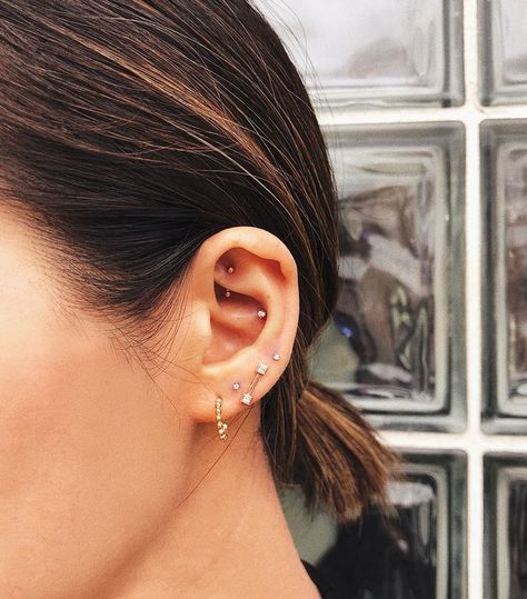 Hippe Piercings, Piercing Tips, Curated Ear Piercing, Orr Piercing, Bodysuit Tattoos, Constellation Piercings, Ear Peircings, Double Ear Piercings, Curated Ear