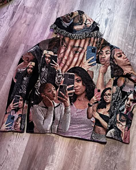 Custom Tapestry Outfits, Custom Tapestry Hoodie, Customize Birthday Outfit, Tapestry Hoodie Outfit Black Women, Tapestry Hoodie Outfit, Tapestry Jacket Outfit, Custom Hoodies Ideas Design, Tapestry Outfit, Tapestry Clothes