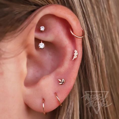 Ear Scape, Piercing Combinations, Ušný Piercing, Ear Piercing Combinations, Ear Peircings, Ear Art, Cool Ear Piercings, Pretty Ear Piercings, Cute Ear Piercings