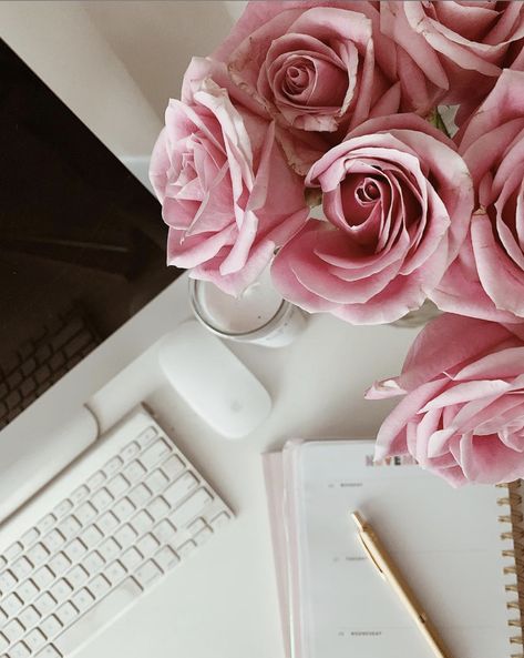 5 HEALTHY HABITS TO IMPLEMENT WHEN WORKING AT HOME — ASHLINA KAPOSTA 4 Hour Work Week, Happy Mommy, Working At Home, Writing Blog Posts, Home Decorating Ideas, Boho Home Decor, Time Management Tips, Boho Home, Note Writing