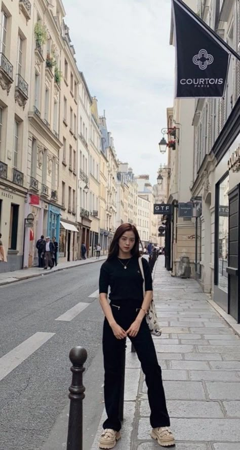 #jisoo #instagram #aesthetic #style #fashion Jisoo Outfit, Jisoo Style, Jisoo Fashion, Soft Classic Kibbe, Jisoo Instagram, Jisoo Wallpaper, Iphone Wallpaper Landscape, Stylish Photo Pose, Lisa Blackpink Wallpaper