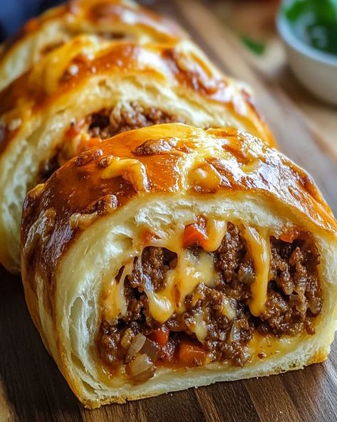 Cheesy Ground Beef Stuffed Bread Roll: A Comforting and Delicious Recipe Garbage Bread, Cheesy Ground Beef, Stromboli Recipe, Beef Roll, Stuffed Bread, Bread Roll, Hamburger Recipes, Beef Recipes Easy, Beef Dinner