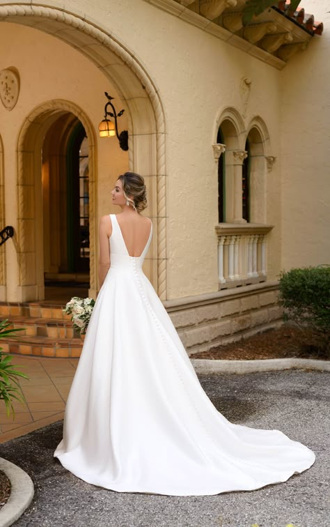 Clean Modern Ballgown with Illusion Plunge | Stella York | Wedding Dresses Stella York Style, Stella York Bridal, Stella York Wedding Dress, Glamour Vintage, Ivory Gown, Wedding Dress With Pockets, Essense Of Australia, Stella York, Wedding Dress Pictures