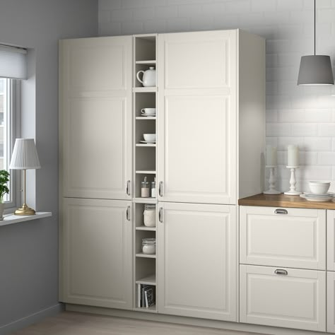 Usa il mobile a giorno in uno spazio stretto per mettere in mostra gli oggetti a cui tieni di più, oppure completalo con dei contenitori. La serie TORNVIKEN include elementi a giorno che donano un tocco di stile alla tua cucina. Kitchen Pantry Cabinet Ikea, Pantry Cabinet Ikea, Dapur Ikea, White Kitchen Pantry, Ikea Pantry, Cabinets Ikea, Kitchen Storage Cabinets, Organiser Cucina, Ikea Storage Cabinets