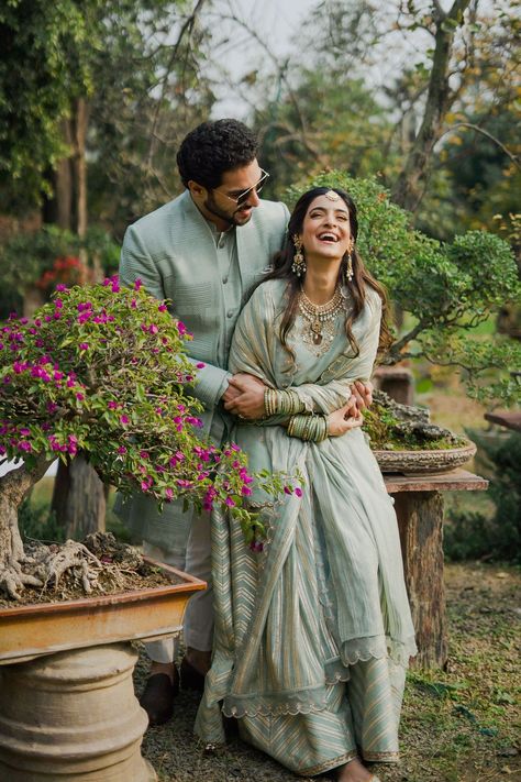 Couple Dress Matching, Engagement Couple Dress, Wedding Matching Outfits, Indian Wedding Poses, Engagement Photography Poses, Wedding Portrait Poses, Couple Wedding Dress, Bride Photography Poses, Wedding Photoshoot Poses