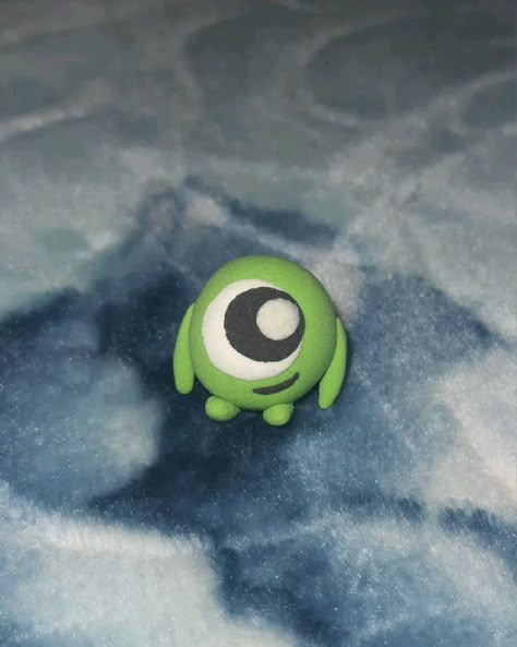 #clay #mikewazowski #monsterinc #disney #cuteartwork Cute Things To Make With Modeling Clay, Cute Modelling Clay Ideas Easy, What To Make Out Of Modeling Clay, Plastelina Figures Easy, Clay Trend Ideas, Clay Models Ideas, Ideas For Modeling Clay, Modelling Clay Crafts, Clay Ideas Figures