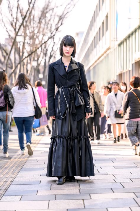 The Best Japanese Street Style From TOKYO FASHION WEEK 2024 Autumn/Winter! DAY FIVE Japanese Street Style Winter, Japan Winter Fashion 2024, Tokyo Fashion Week 2023, Japanese Street Fashion Winter, Winter Fashion Japan, Street Style Japan, Japanese Fashion Street Tokyo Style, Japan Style Fashion, Japanese Fashion Street