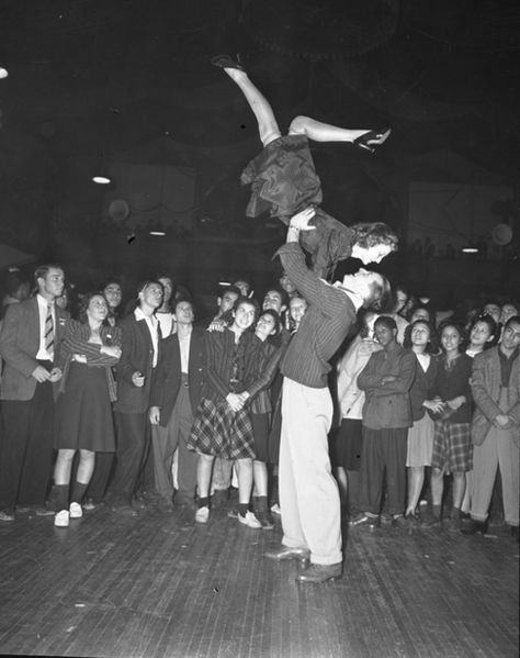 What to wear Lindy Hopping -1930s/1940s Real-Life Vintage Images – The Vintage Inn Jitterbug Dance, Classic Dance, Couple Dance, Dance Contest, Vintage Dance, Choreography Dance, Jitterbug, Dance Like No One Is Watching, Lindy Hop