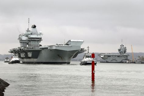 MYSTERY surrounds the unexpected return of the Royal Navy’s £3.1bn aircraft carrier after it was announced she was due to slink back home in the early hours tomorrow. Hms Queen Elizabeth, Royal Navy Ships, Military News, Navy Military, North Sea, Navy Ships, Call Backs, Set Sail, Aircraft Carrier