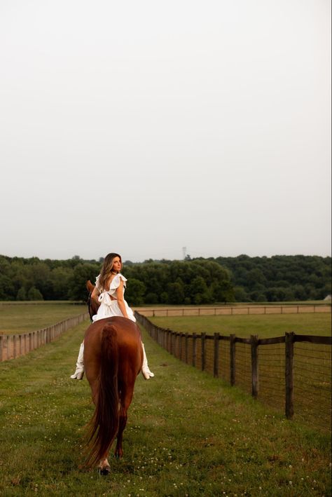 Picture With Horse Photography Ideas, Horse Pics Photography, Horses Photoshoot Ideas, Horse Birthday Photoshoot, Senior Pic Ideas With Horses, Country Senior Pictures With Horses, Grad Pics With Horses, Senior Picture Horse, Cowgirl Senior Pictures Horses