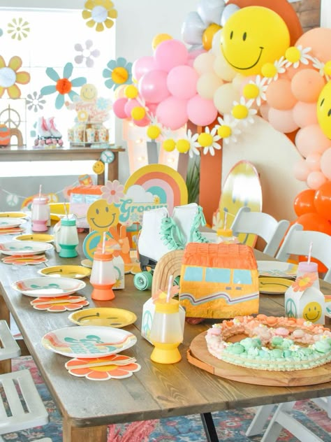 70s Birthday Party Ideas, 5 Is A Vibe, 2 Groovy, Five Is A Vibe, Hippie Birthday Party, Retro Birthday Parties, Groovy Birthday Party, Groovy One, Flower Birthday Party